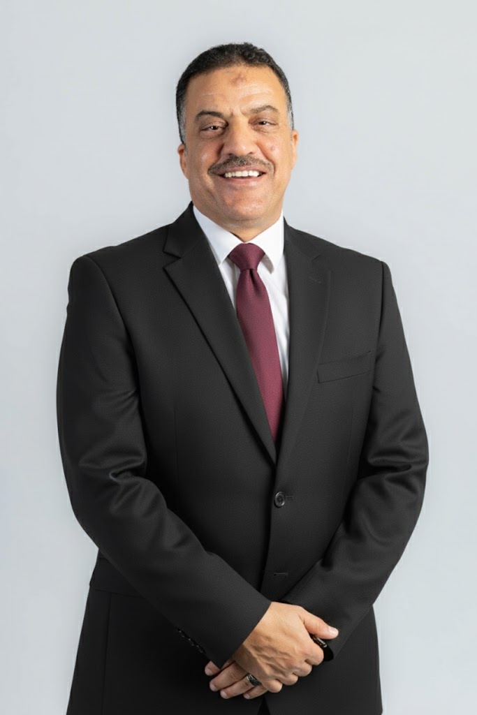 المهندس فيصل إبراهيم أبو عريضة أثناء لقاء مع أهالي مركز الصف